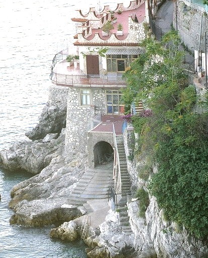 Cliff side hotel on the Amalfi Coast / Italy